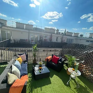 Exclusive Downtown Bella Apartamento