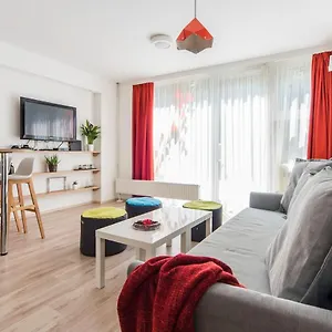 Modern Four Bedroom In Palace District Apartamento